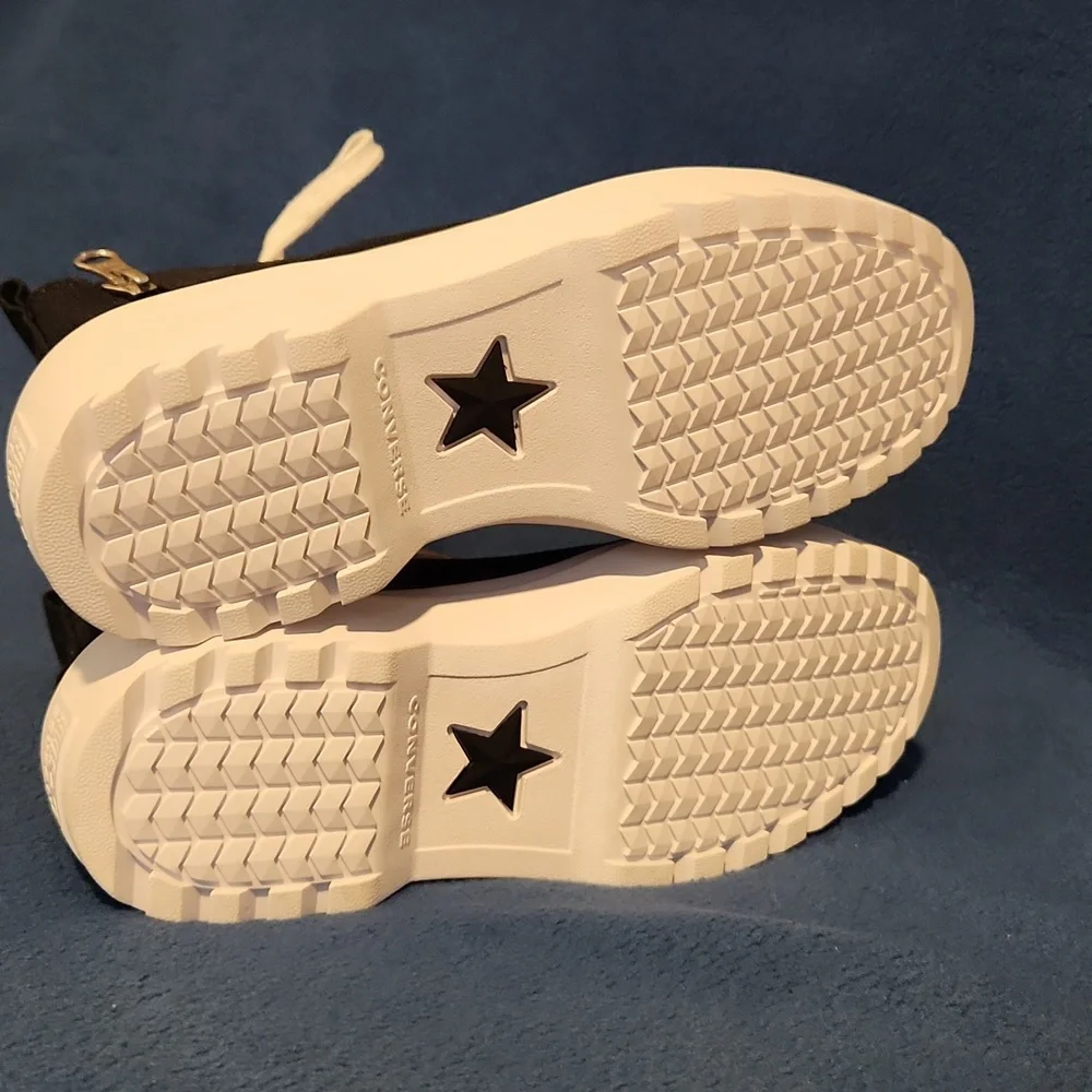 CONVERSE KIDS Black High-Top Sneakers with White Soles Size 2. - Picture 6 of 9